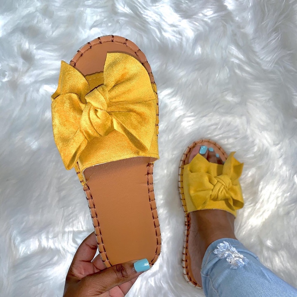 Yellow sandals size 8 - Picture 2 of 6